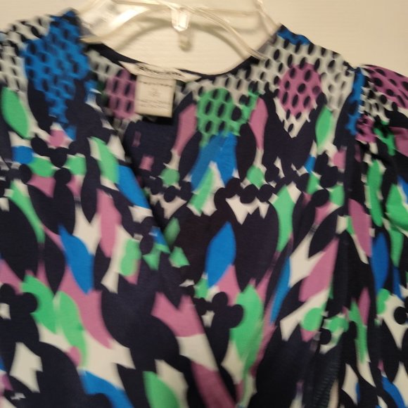 Nygard Collection. V-neck front top - Picture 2 of 7